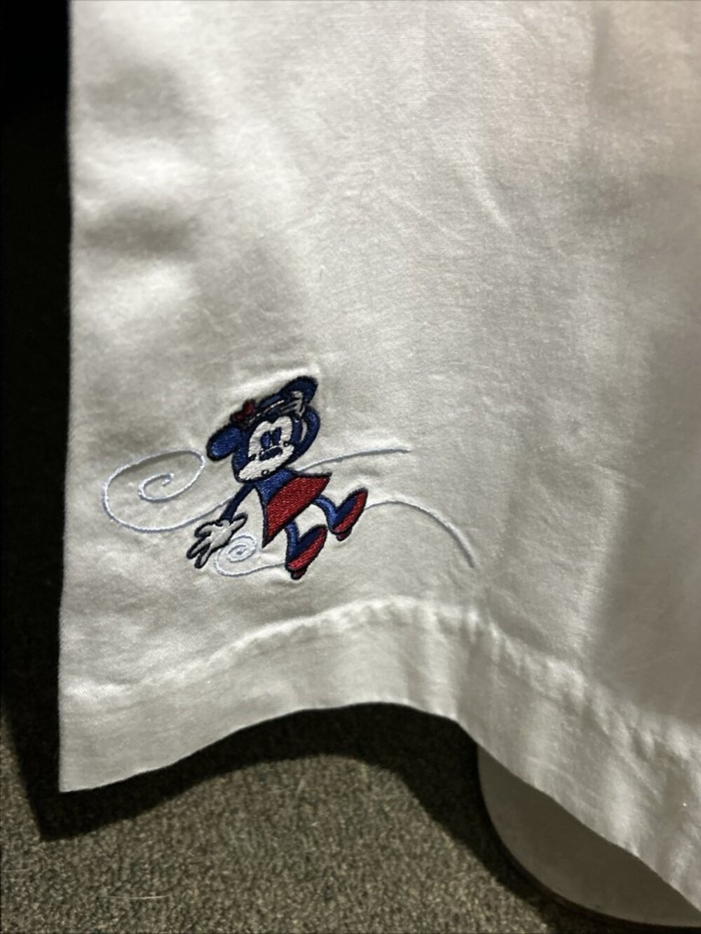 New Disney Store Mickey Minnie Shirt Dress Windy Day XXL Embroidered White - Picture 4 of 15